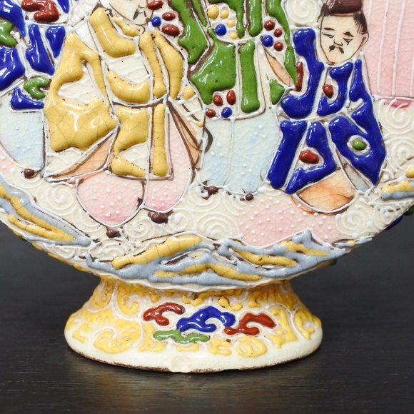Antique Japanese Moriage Satsuma Figural Moon Flask Vase - Picture 4 of 11